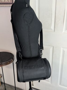 Gymshark LC Essential Gym Bag Duffel Bag Black Shoulder Strap
